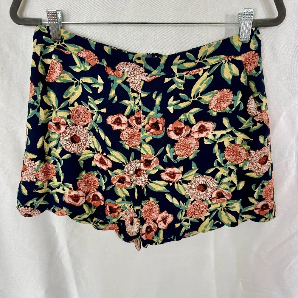 June & Hudson Floral Scallop Hem Shorts | Navy Botanical Print | Size M